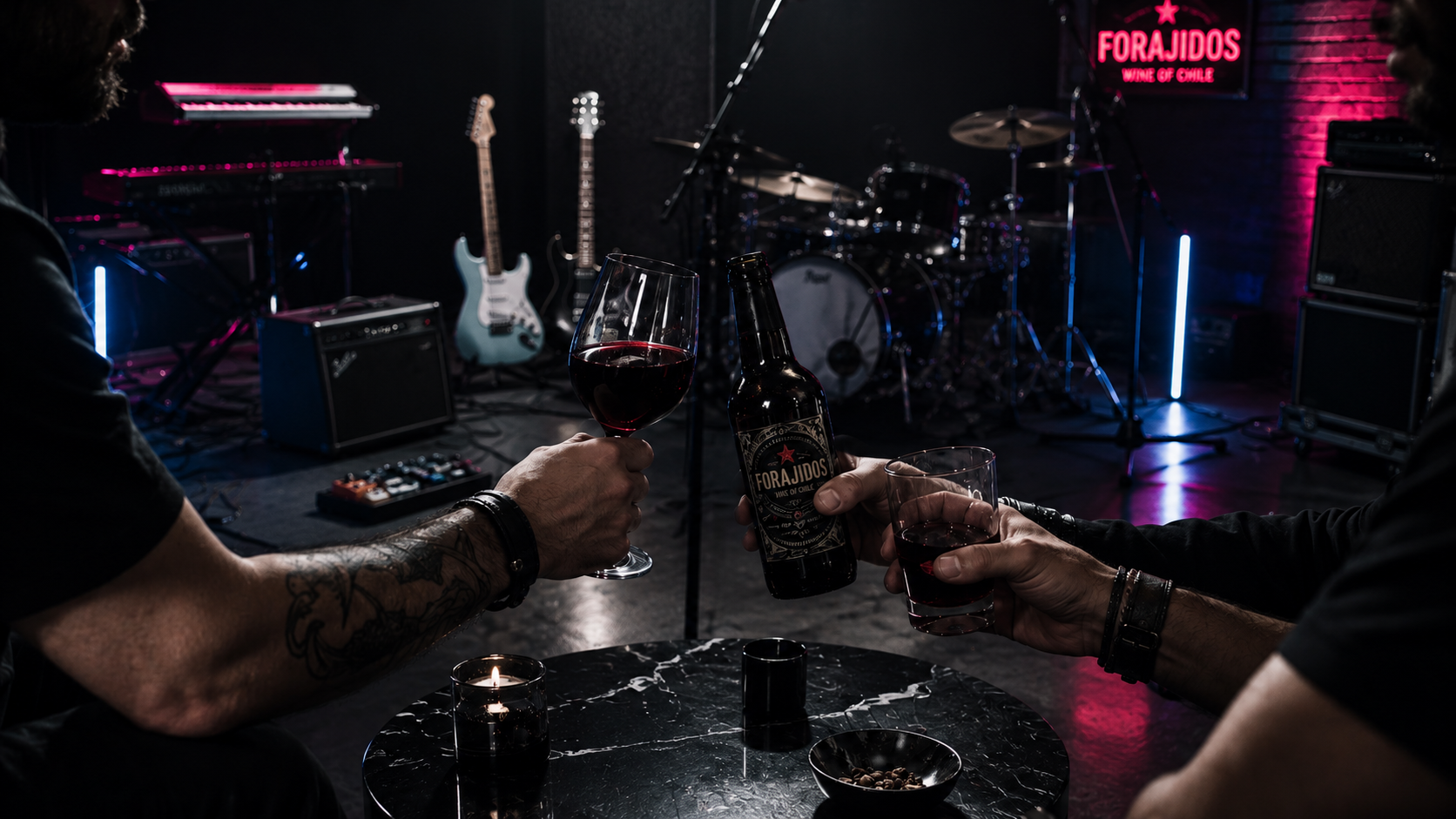 Instrumentos y brindis de La Banda Forajidos